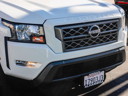 Certified 2022 Nissan Frontier SV w/ Technology Package image 6