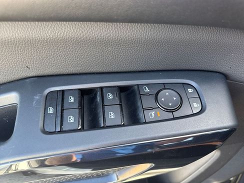 Used 2024 Nissan Pathfinder SV FWD image 21