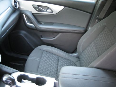Used 2019 Chevrolet Blazer LT FWD image 23