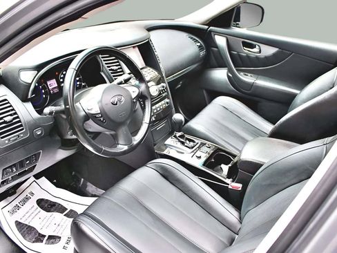 Used 2017 INFINITI QX70 3.7 w/ Premium Package image 9