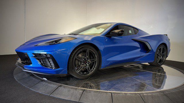Used 2024 Chevrolet Corvette Stingray Premium Cpe w/ Z51 Performance Package RWD image 17