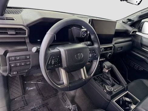 Certified 2025 Toyota 4Runner Limited w/ Tow Technology Package AWD/4WD image 10