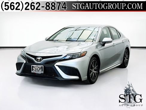 Used 2023 Toyota Camry SE FWD image 1