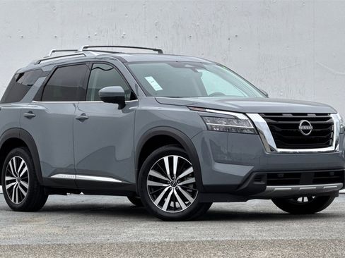 Used 2024 Nissan Pathfinder Platinum w/ Cargo Package image 2