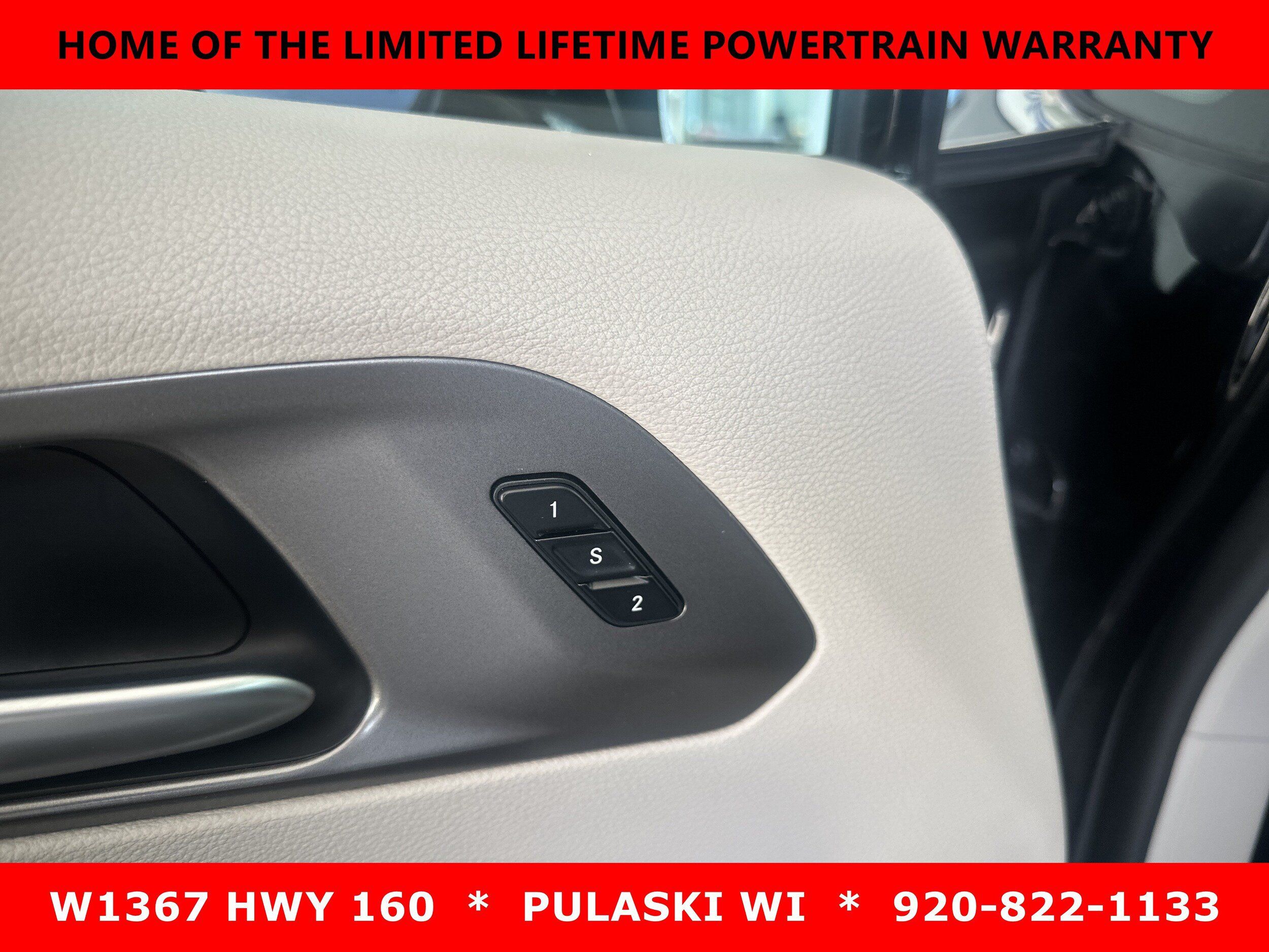 Used 2024 Chrysler Pacifica Touring-L FWD image 10