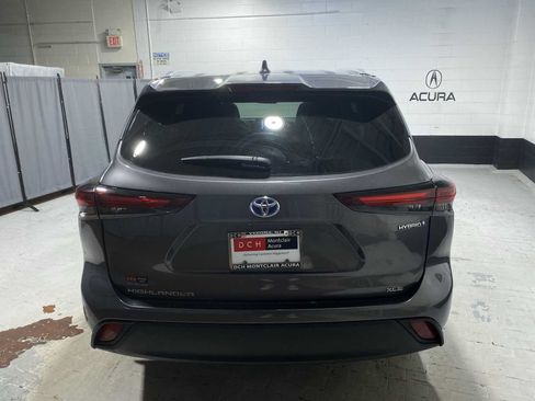 Used 2024 Toyota Highlander XLE AWD/4WD image 5
