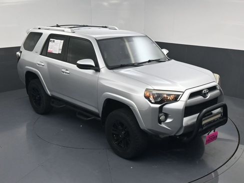 Used 2017 Toyota 4Runner SR5 RWD image 5