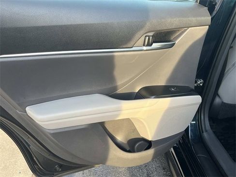 Used 2019 Toyota Camry SE image 21