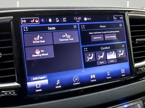 Used 2023 Chrysler Pacifica Touring-L FWD image 18