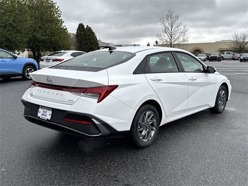 New 2026 Hyundai Elantra Blue image 7