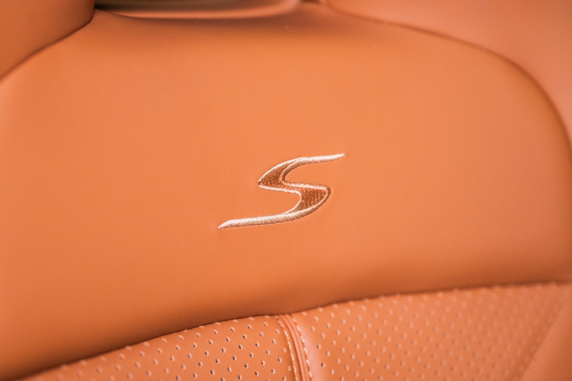Used 2026 Aston Martin DBX S AWD/4WD image 44
