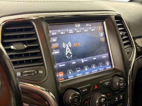 Used 2018 Jeep Grand Cherokee Overland w/ Jeep Active Safety Group image 15