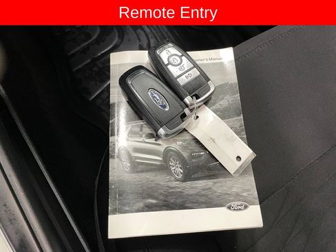 Used 2021 Ford Explorer XLT AWD/4WD image 6