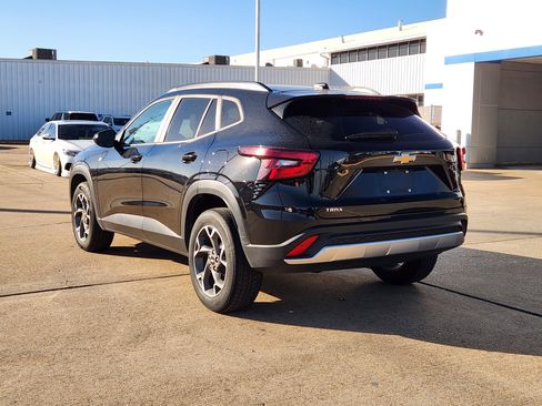 Used 2024 Chevrolet Trax LT image 8