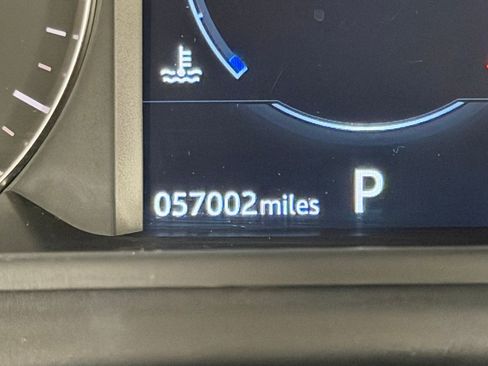 Used 2020 Land Rover Range Rover Velar S image 21