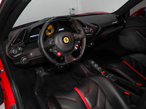 Used 2017 Ferrari 488 GTB RWD image 10