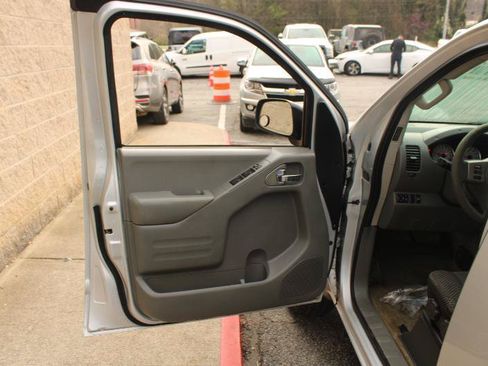 Used 2016 Nissan Frontier Desert Runner RWD image 17