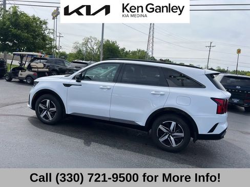 Certified 2023 Kia Sorento S w/ Panoramic Sunroof Package FWD image 16