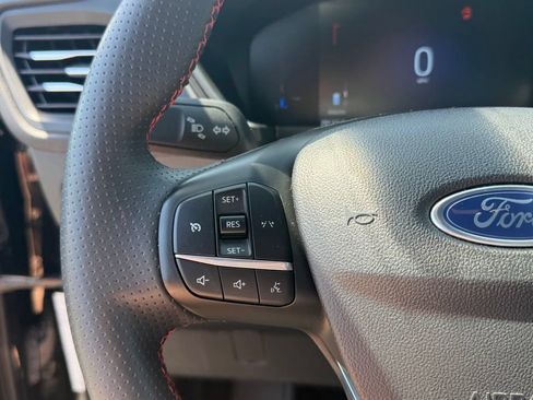 Used 2025 Ford Escape ST-Line FWD image 18