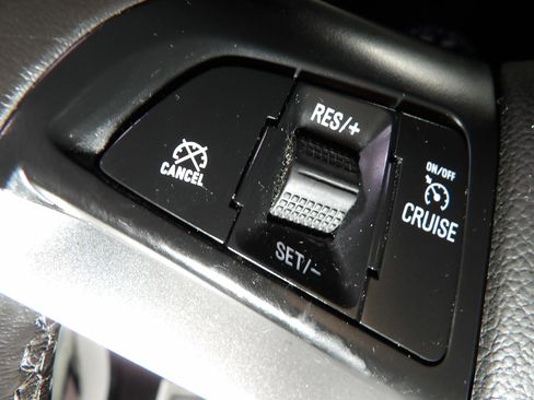Used 2019 Chevrolet Trax LT w/ LT Convenience Package FWD image 17