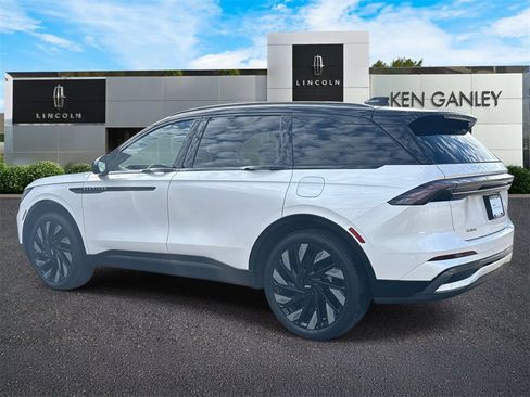 Used 2025 Lincoln Nautilus Reserve w/ Jet Appearance Package image 5