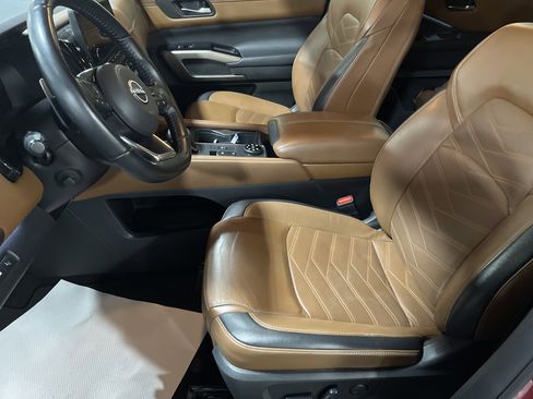 Used 2023 Nissan Pathfinder Platinum w/ Cargo Package image 11