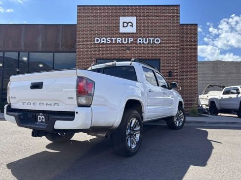Used 2016 Toyota Tacoma Limited w/ Towing Package image 6