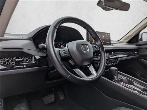 Used 2024 Honda Accord Touring image 9