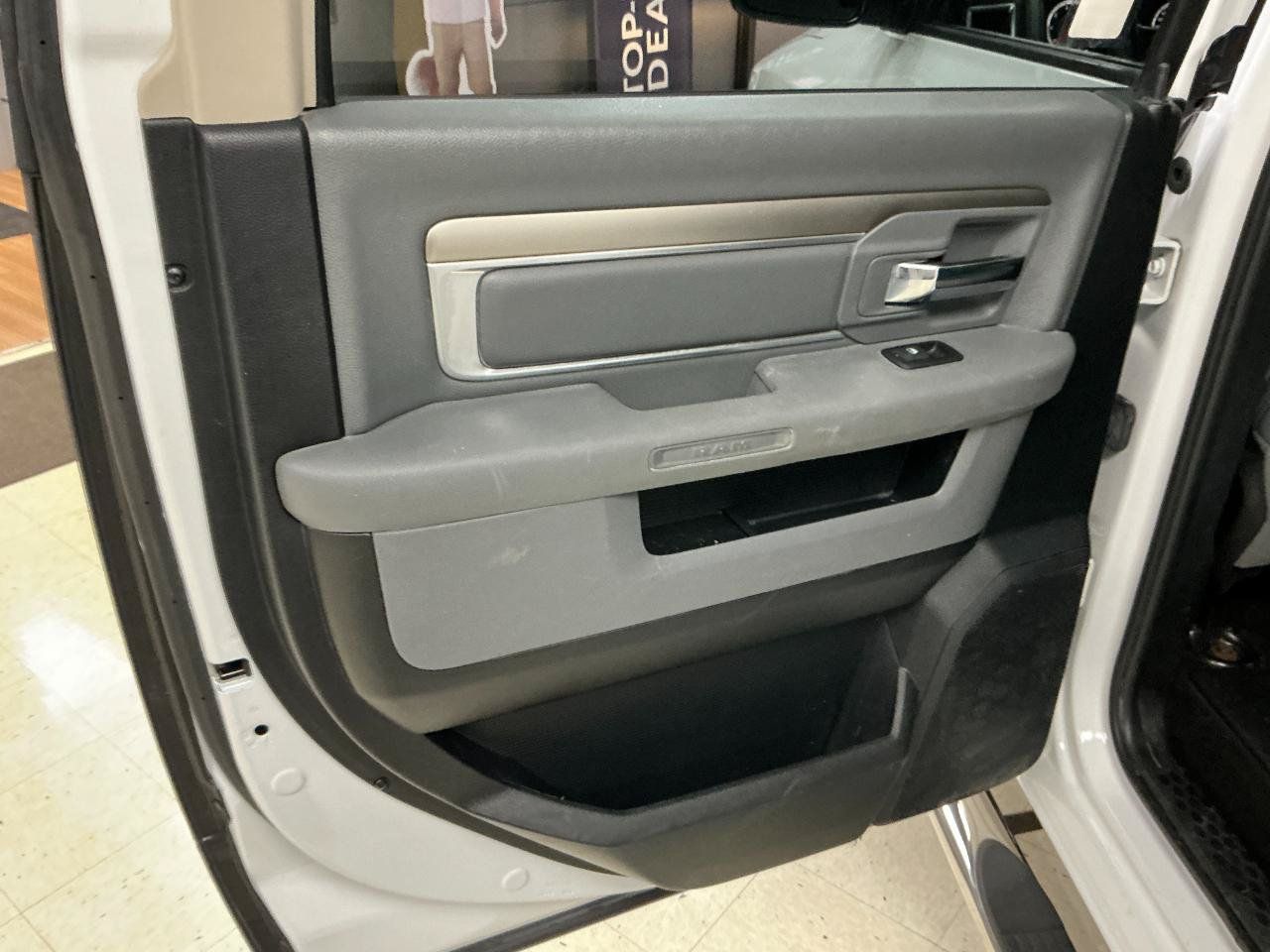 Used 2017 RAM 1500 Classic SLT AWD/4WD image 22