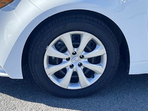 Used 2020 Toyota Corolla LE image 11