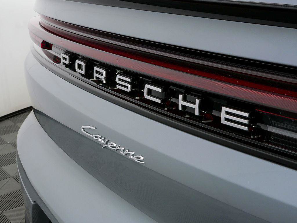 Used 2026 Porsche Cayenne Coupe AWD/4WD image 40
