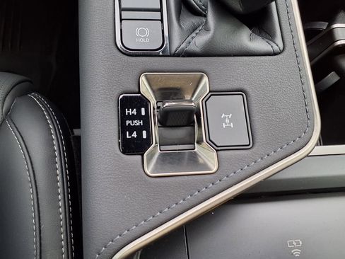 Used 2025 Lexus GX 550 w/ Accessory Package (2T) AWD/4WD image 17