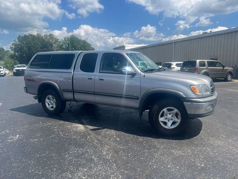 Used 2001 Toyota Tundra SR5 w/ Convenience Pkg AWD/4WD image 2