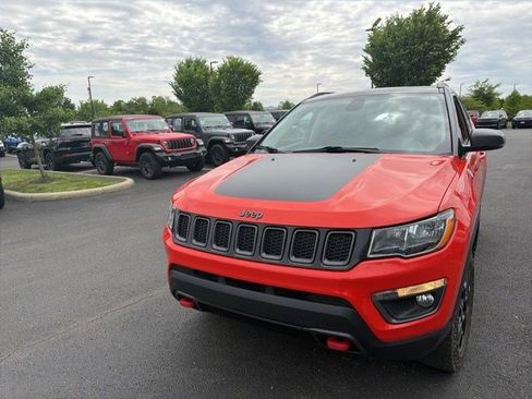 Used 2019 Jeep Compass Trailhawk w/ Cold Weather Group AWD/4WD image 3