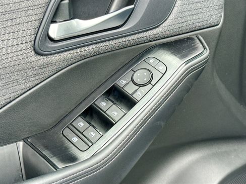 Used 2023 Nissan Rogue SV AWD/4WD image 8