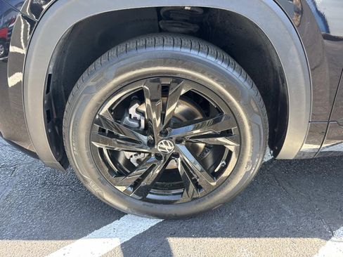 Used 2025 Volkswagen Atlas Cross Sport SEL R-Line image 10