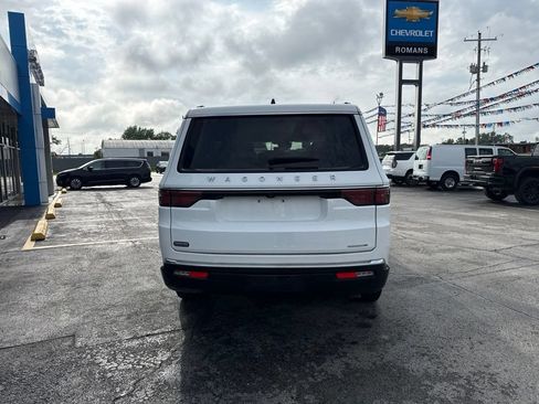 Used 2024 Jeep Wagoneer Series II w/ Flexible Seating Group RWD image 5