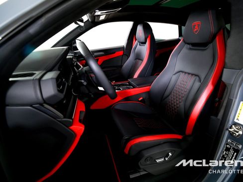 Used 2025 Lamborghini Urus SE AWD/4WD image 11
