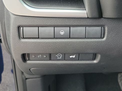 Used 2025 Nissan Rogue SV FWD image 30