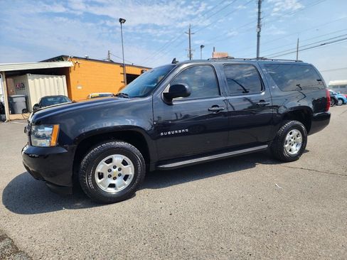 Used 2013 Chevrolet Suburban LT w/ Luxury Package AWD/4WD image 11