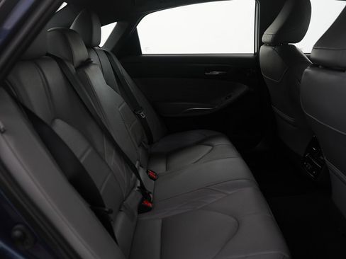 Used 2019 Toyota Avalon Limited image 11