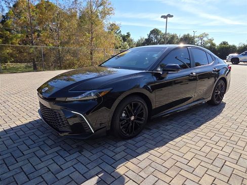 Used 2026 Toyota Camry SE image 3