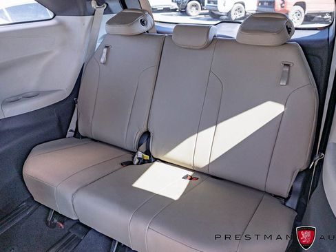 Used 2022 Toyota Sienna XLE image 10