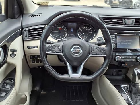 Used 2018 Nissan Rogue Sport SL w/ SL Premium Package FWD image 17