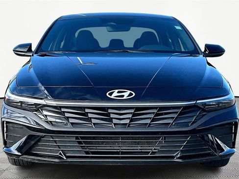 Used 2025 Hyundai Elantra Sport image 3