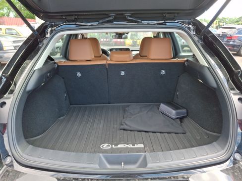 Used 2022 Lexus UX 200 w/ Accessory Package (Z1) FWD image 28