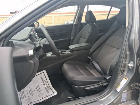 Used 2025 Nissan Altima 2.5 S FWD image 14