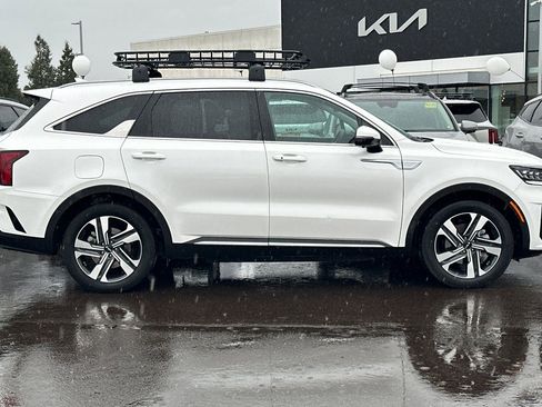 Used 2023 Kia Sorento SX Prestige image 3