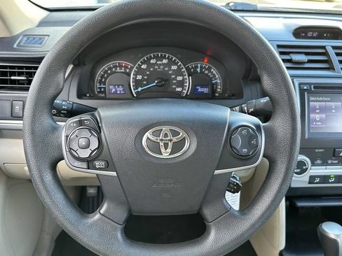 Used 2014 Toyota Camry LE FWD image 13