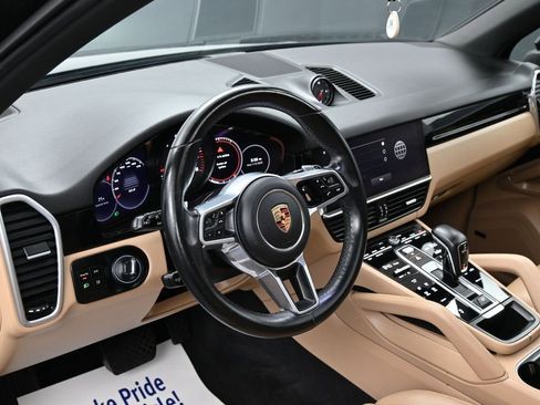 Used 2023 Porsche Cayenne Platinum Edition image 18